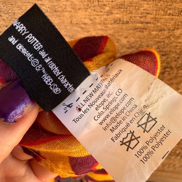 Vintage Y2K Harry Potter Gryffindor Infinity Scarf Chevron Pattern Yellow & Red - Picture 14 of 16